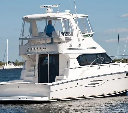 Bed & Boat Avantage 42 Ботель *