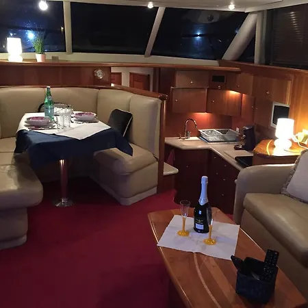 Bed & Boat Avantage 42 Hotel na wodzie Marzamemi